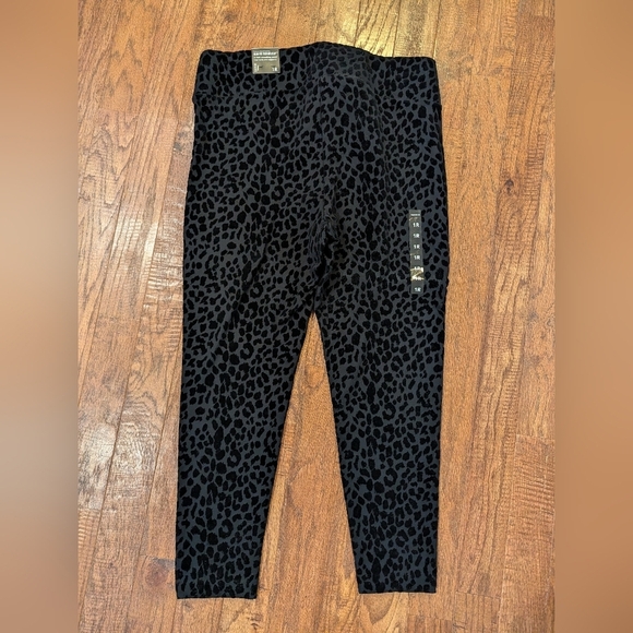 NWT Torrid leopard pixie black slim fix Pants  Sz 10 M/L  or 1x - Picture 3 of 16